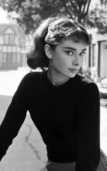 ZAMANSIZ TARZLARIYLA HER DNEME LHAM OLAN KADINLAR: AUDREY HEPBURN