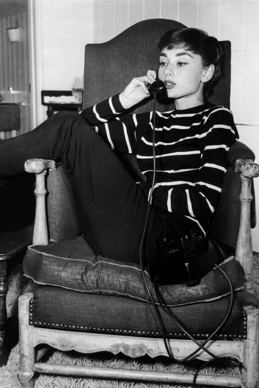 ZAMANSIZ TARZLARIYLA HER DNEME LHAM OLAN KADINLAR: AUDREY HEPBURN