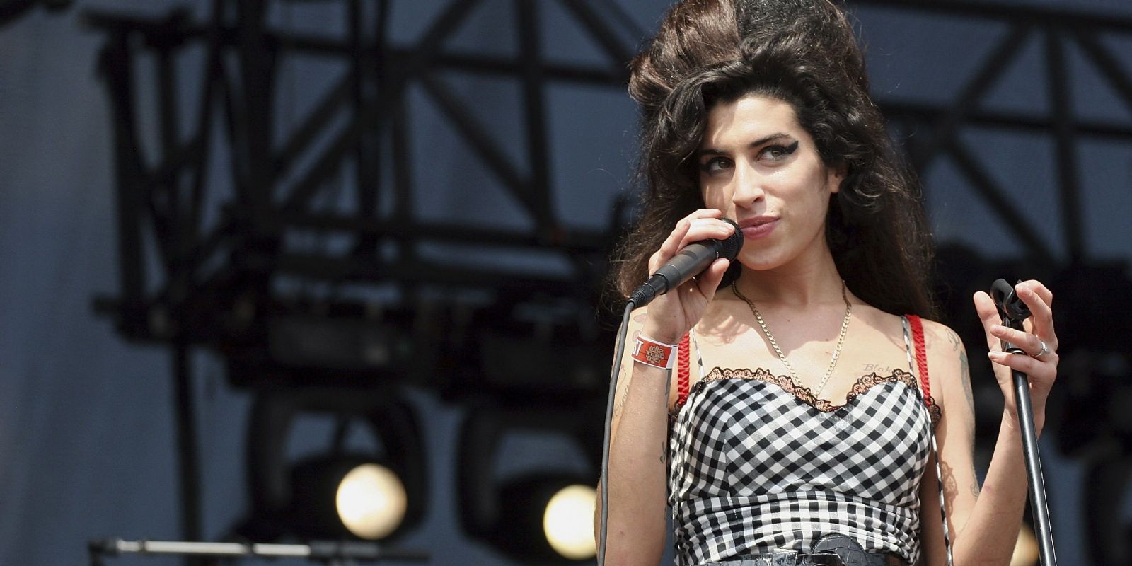 Amy Winehouse`un Eyalar Satld